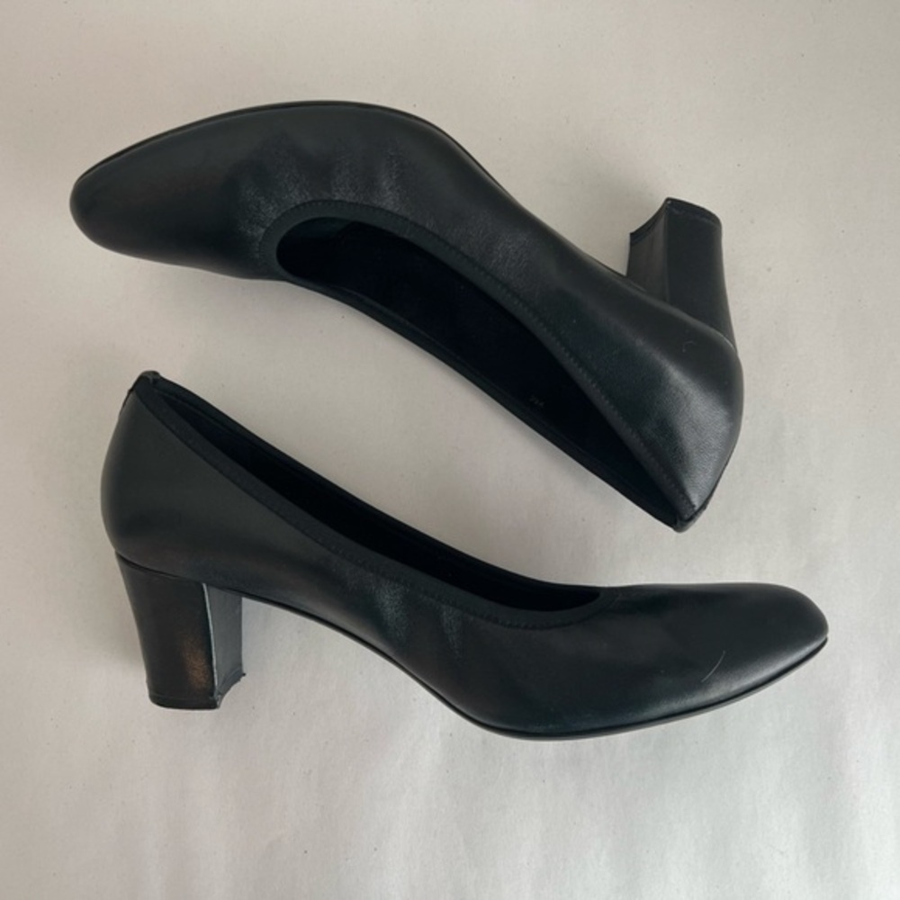 Vaneli Black Low Heels Size 9M